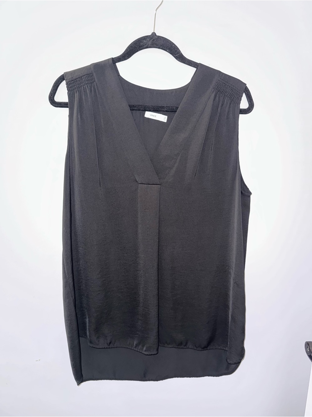 Vince Black Satin V-Neck Sleeveless Blouse Size Large